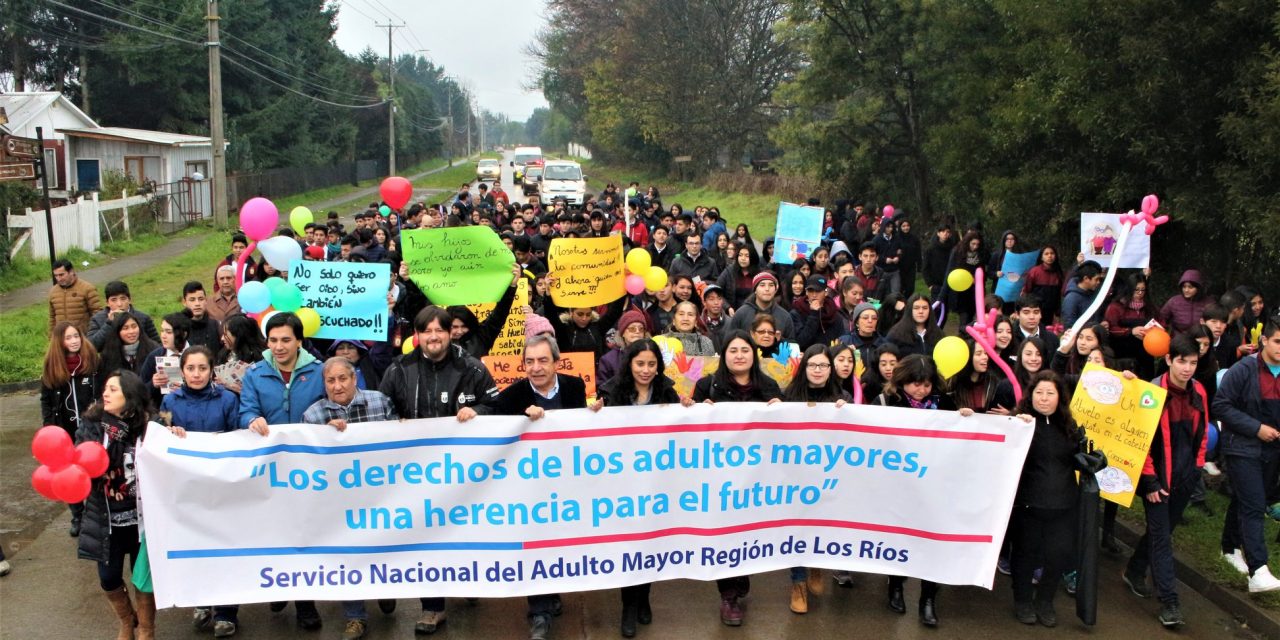 HABITANTES DE LA COMUNA PARTICIPARON  EN “CAMINATA BUEN TRATO AL ADULTO MAYOR”